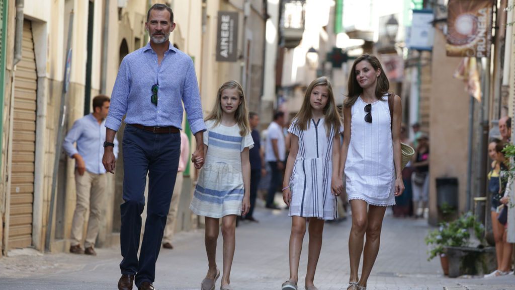 Segunda aparición pública de la familia real por las calles de Mallorca