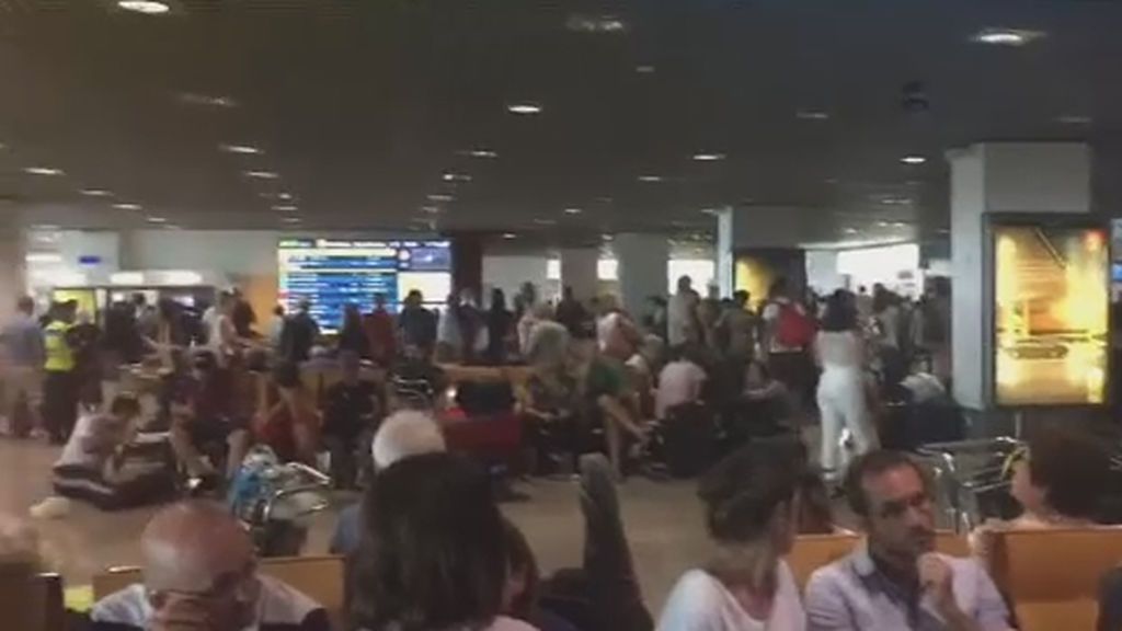 Cientos de españoles atrapados en el aeropuerto de Madeira