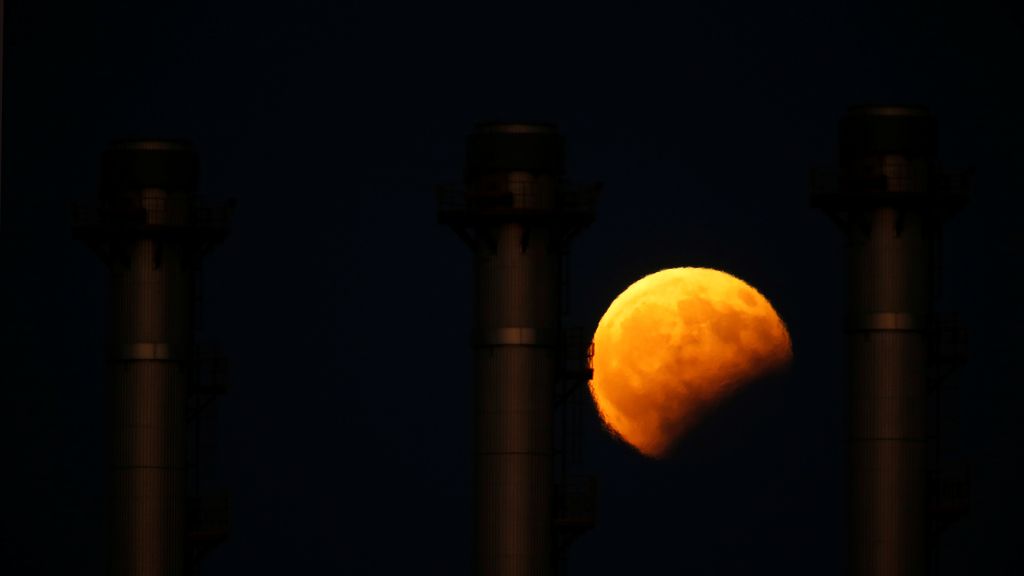 Así se ha visto en todo el mundo el segundo eclipse lunar del año