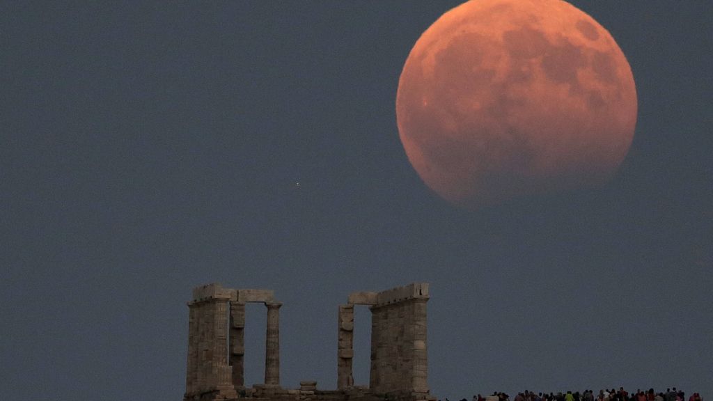 Así se ha visto en todo el mundo el segundo eclipse lunar del año