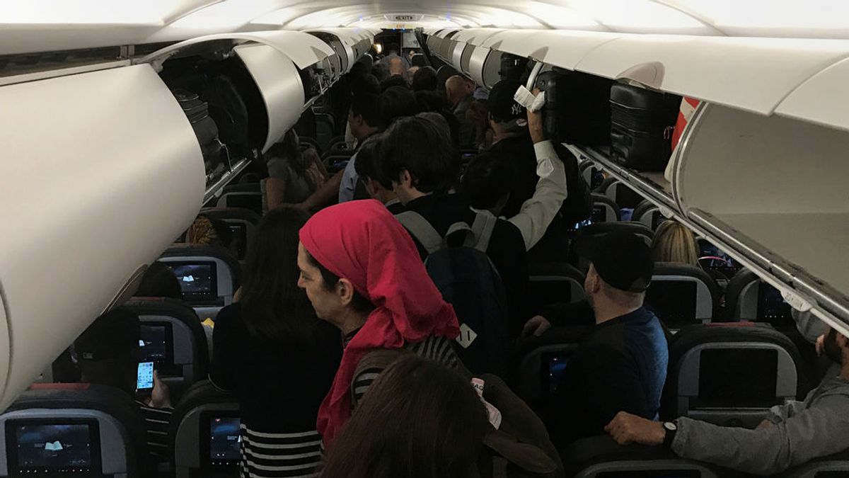 Las fuertes turbulencias durante el aterrizaje de un vuelo de American Airlines provocan 10 heridos