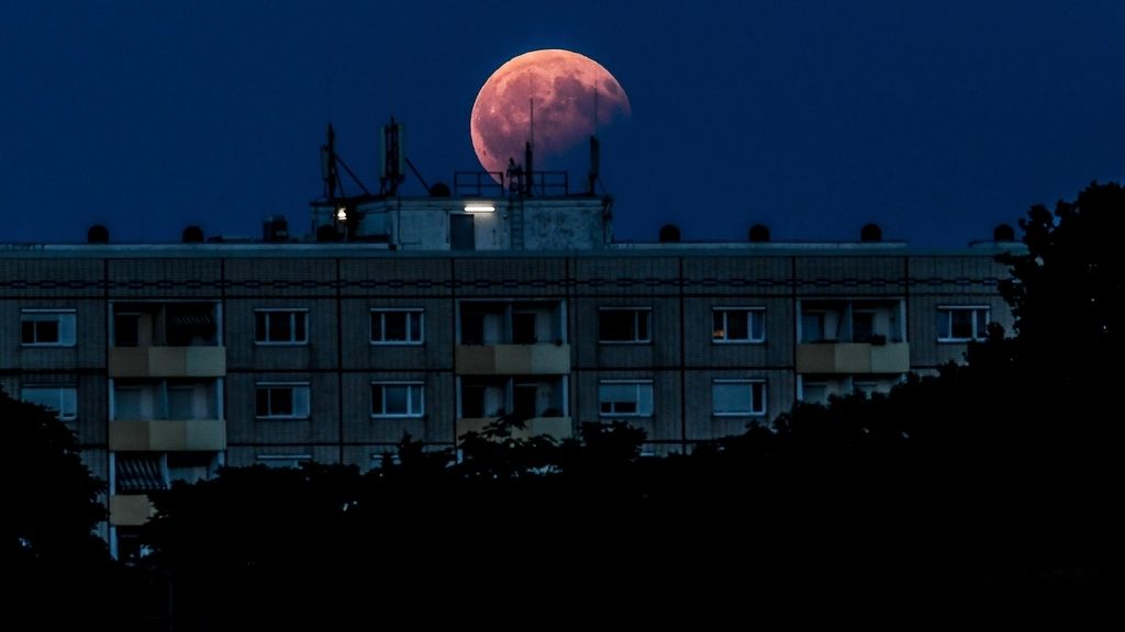 Así se ha visto en todo el mundo el segundo eclipse lunar del año