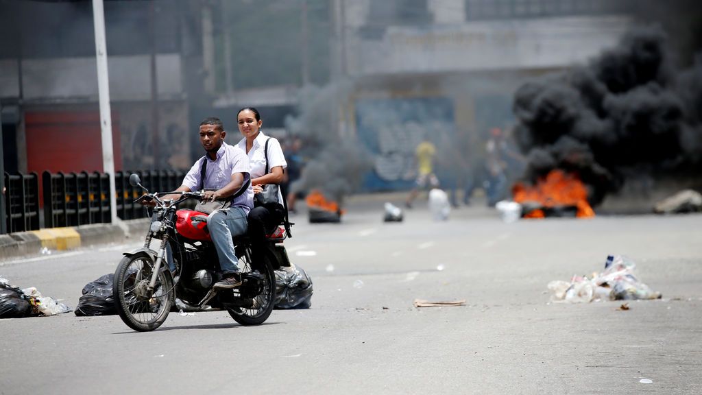 La violencia se recrudece en Venezuela tras la fracasada asonada militar contra Maduro