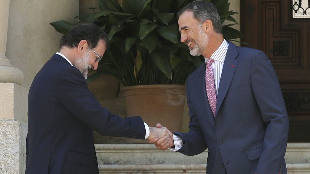 Rajoy celebra en Marivent el tradicional despacho de verano con el rey