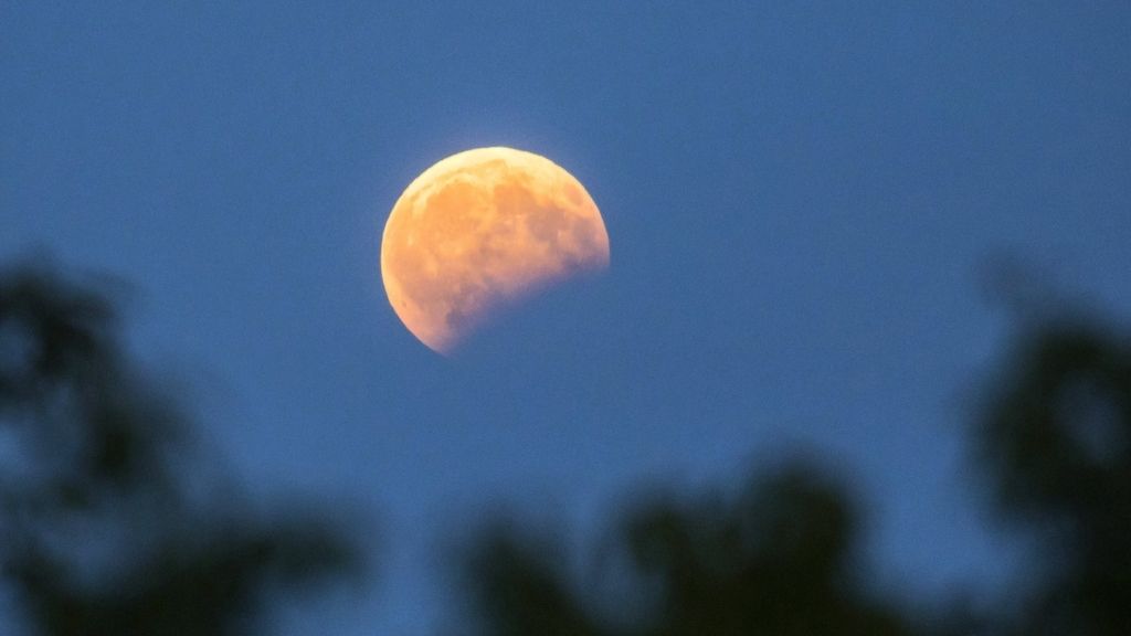 Así se ha visto en todo el mundo el segundo eclipse lunar del año