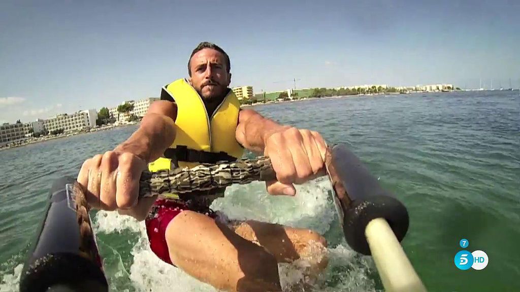 Marco Ferri se anima con el wakeboard en las playas de Ibiza