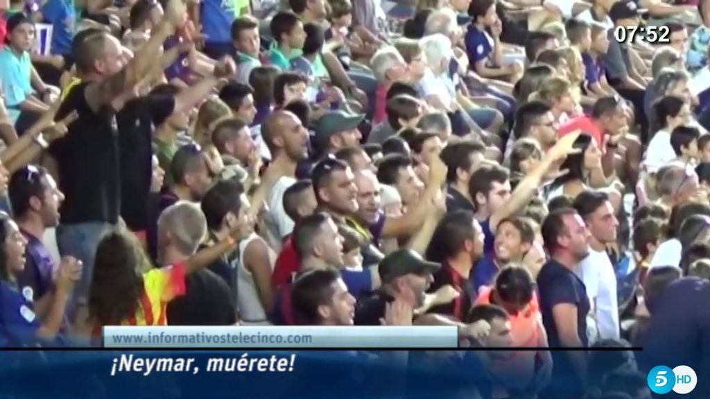 La grada del Camp Nou no se olvida de Neymar en el Gamper y le canta “muérete”