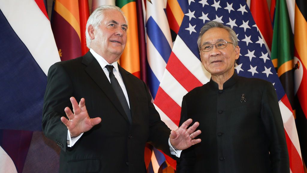 El secretario de Estado de EEUU, Rex Tillerson, y el ministro tailandés de Asuntos Exteriores, Don Pramudwinai.