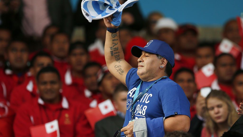 Maradona la lía al apoyar públicamente la dictadura de Maduro: “Cuando lo ordene, me visto de soldado” Maradona la lía al apoyar públicamente la dictadura de Maduro: “Cuando lo ordene, me visto de soldado”