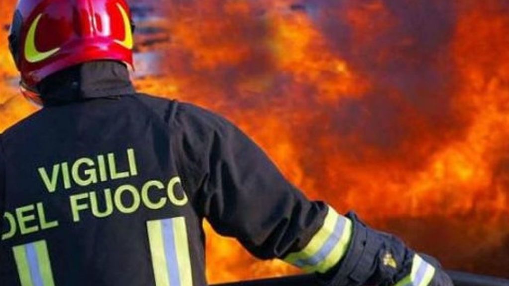Los bomberos de Sicilia, en llamas: 15 auxiliares acusados de provocar incendios para cobrar