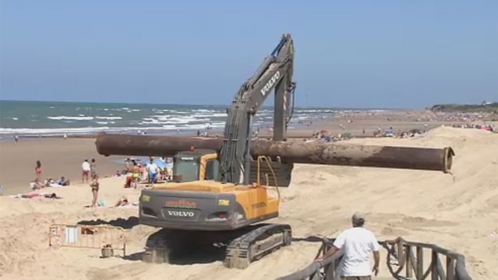 La remodelación de Costa Ballena impide a los turistas disfrutar del mar