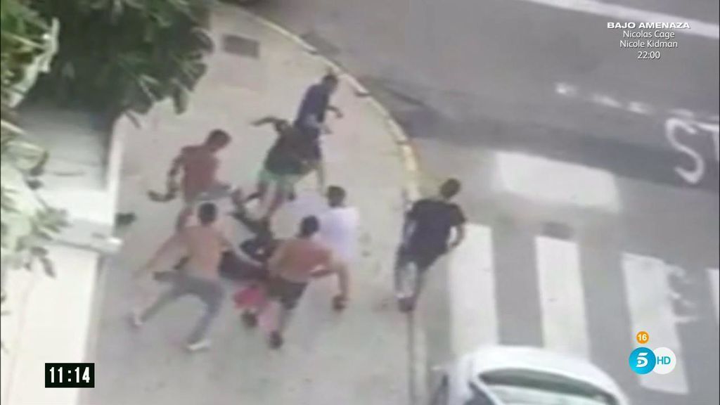 Brutal agresión de siete jóvenes a uno a la salida de una discoteca en Gandía