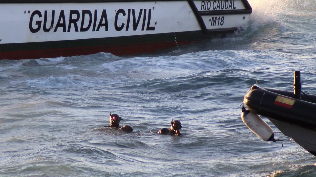 La mafia de las motos acuáticas arroja al agua a 12 inmigrantes en Ceuta, ha muerto uno de ellos