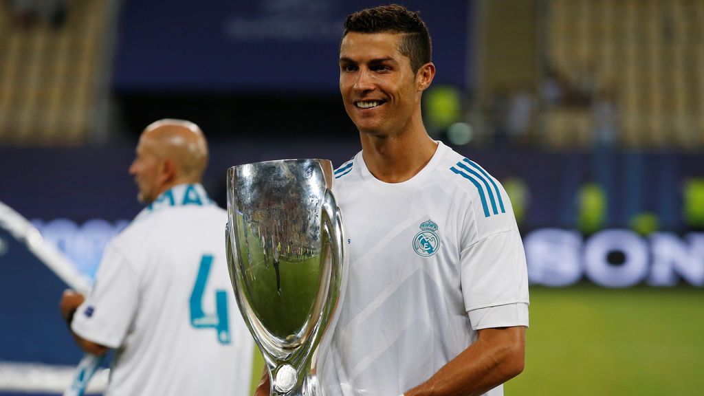 ¿A quién regaló Cristiano Ronaldo una camiseta del Madrid tras ganar la Supercopa?