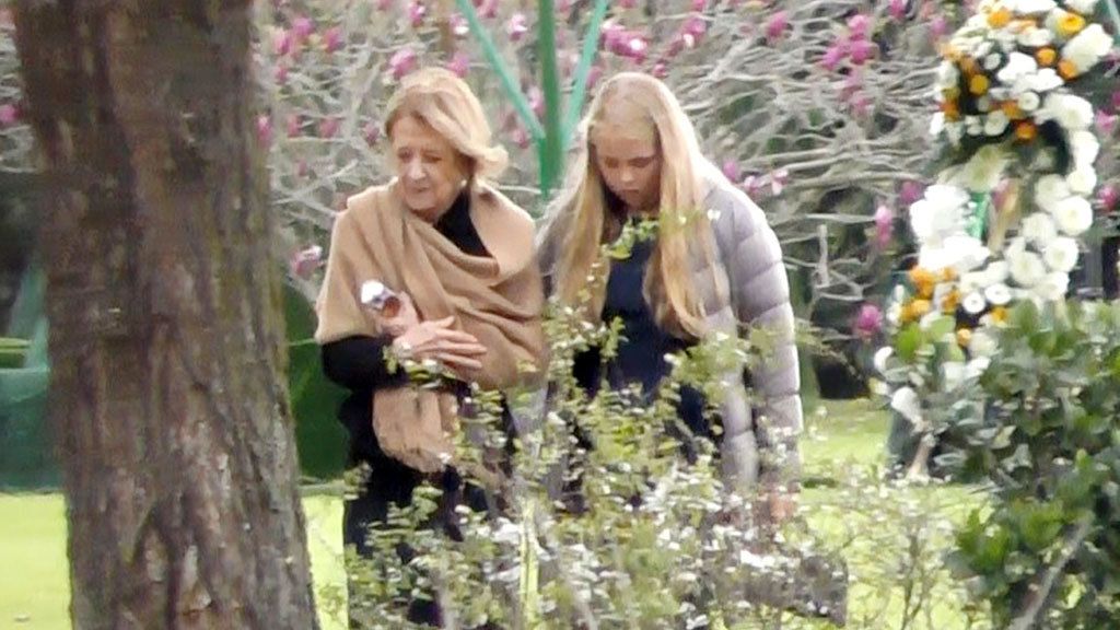 Los reyes de Holanda junto a sus hijas, en el último adiós a Jorgue Zorreguieta