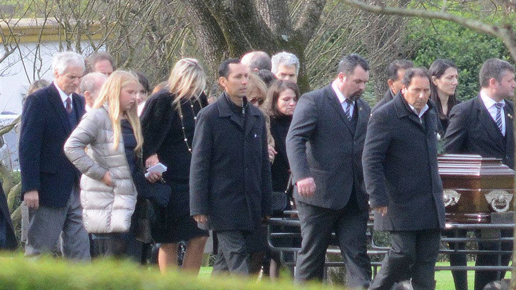 Los reyes de Holanda junto a sus hijas, en el último adiós a Jorgue Zorreguieta