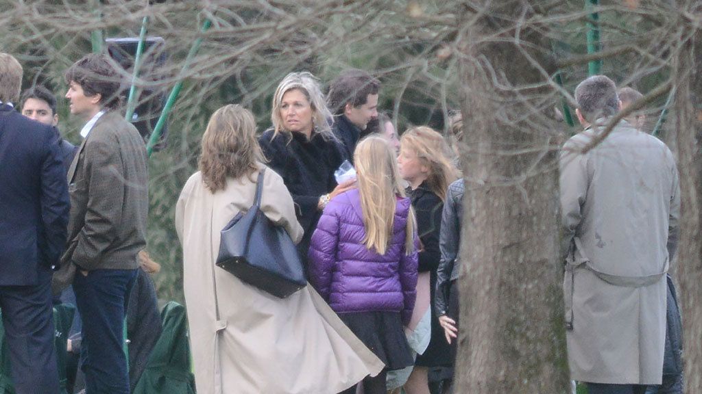 Los reyes de Holanda junto a sus hijas, en el último adiós a Jorgue Zorreguieta