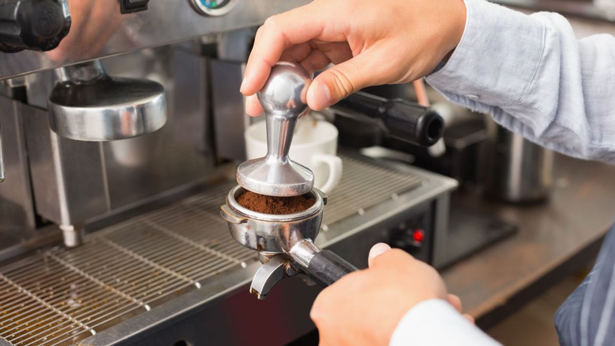 Una cafetería establece un impuesto voluntario para hombres para luchar por la igualdad