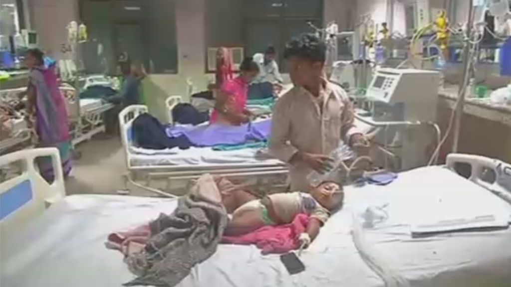 Investigan la muerte de 63 niños en un hospital indio por una posible negligencia