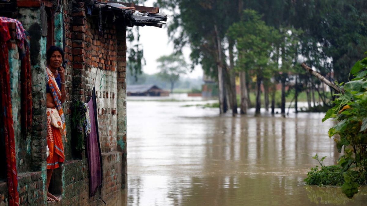 Un total de 53 muertos y más de 100.000 desplazados por las inundaciones en Nepal