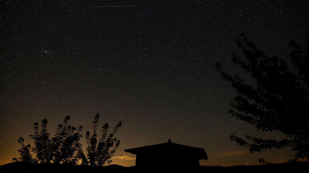 Vista de la lluvia de estrellas de las Perseidas desde Berducedo Vista de la lluvia de estrellas de las Perseidas desde Berducedo
