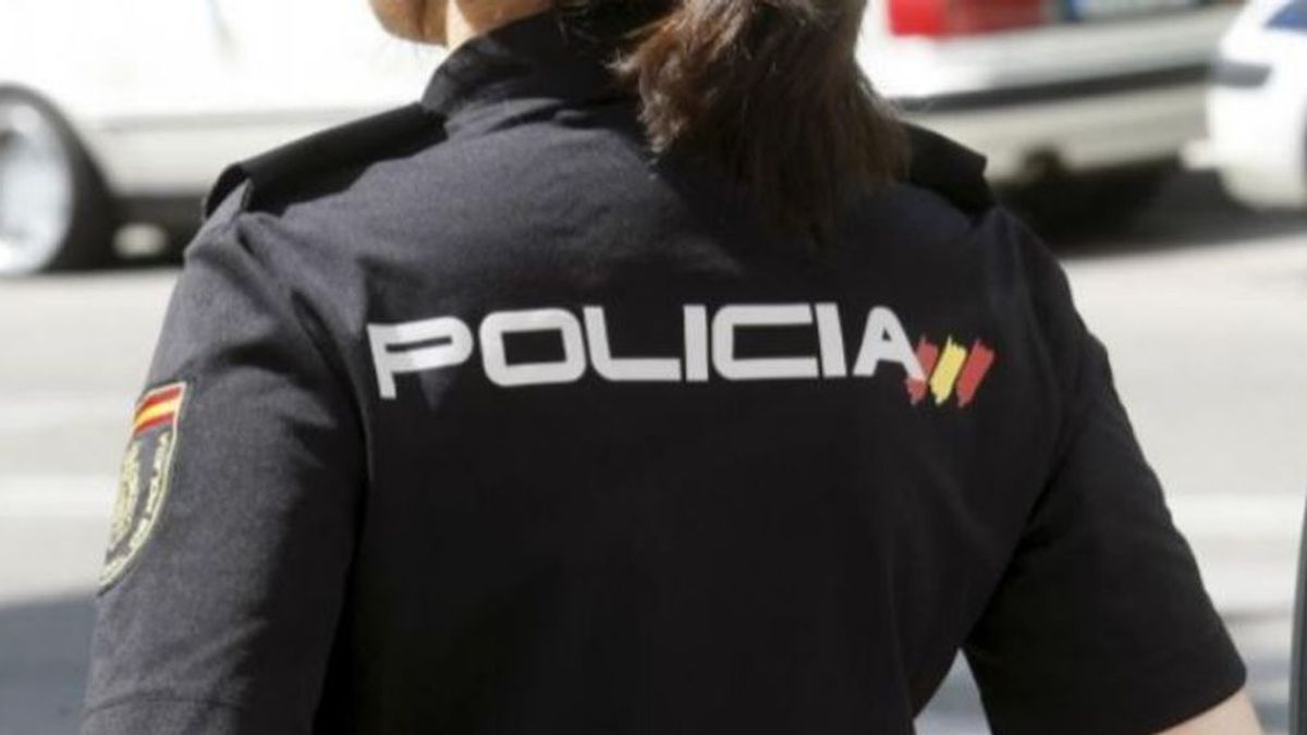 Dos detenidos por robar 22.500 euros mediante tarjetas y cartillas bancarias sustraídas en cajeros