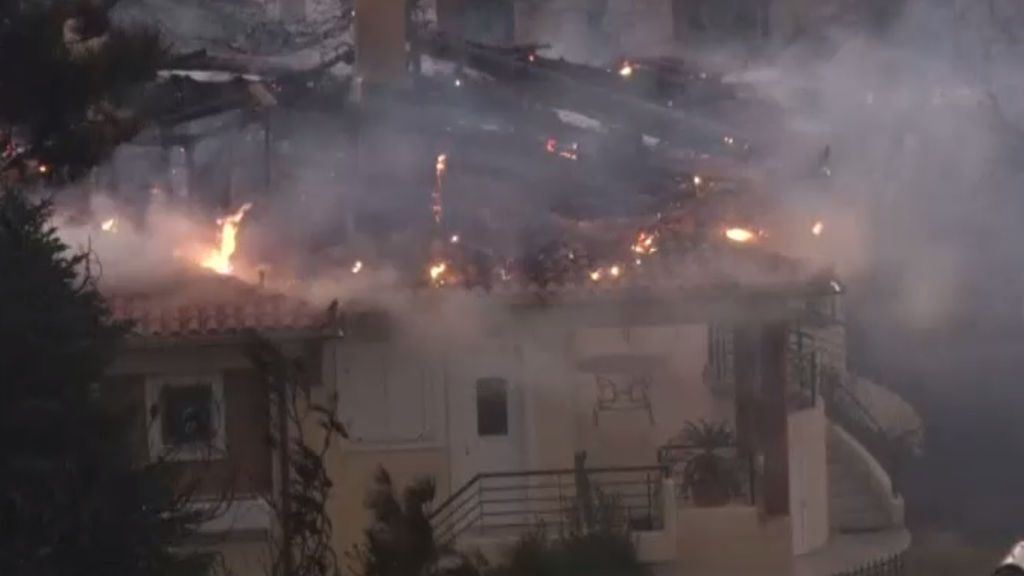 53 incendios en 24 horas en los alrededores de Atenas