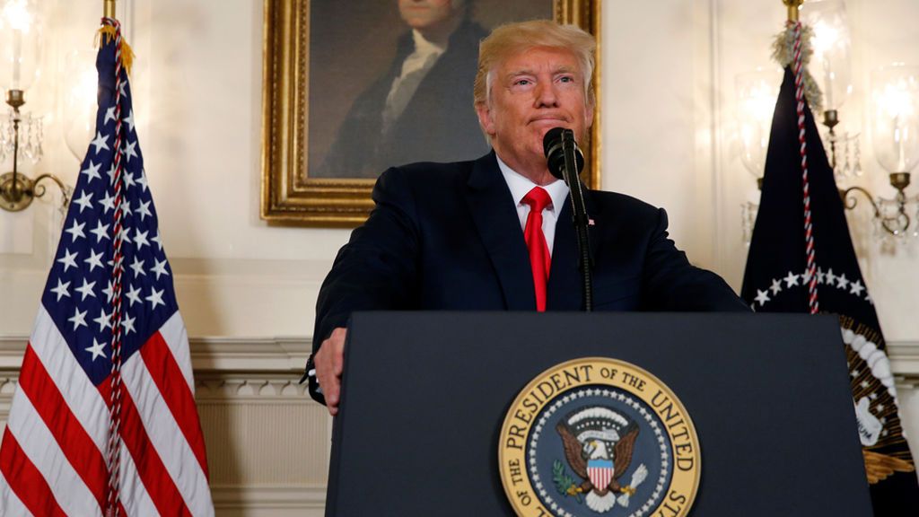 Trump condena a supremacistas blancos y neonazis: "El racismo es el mal"