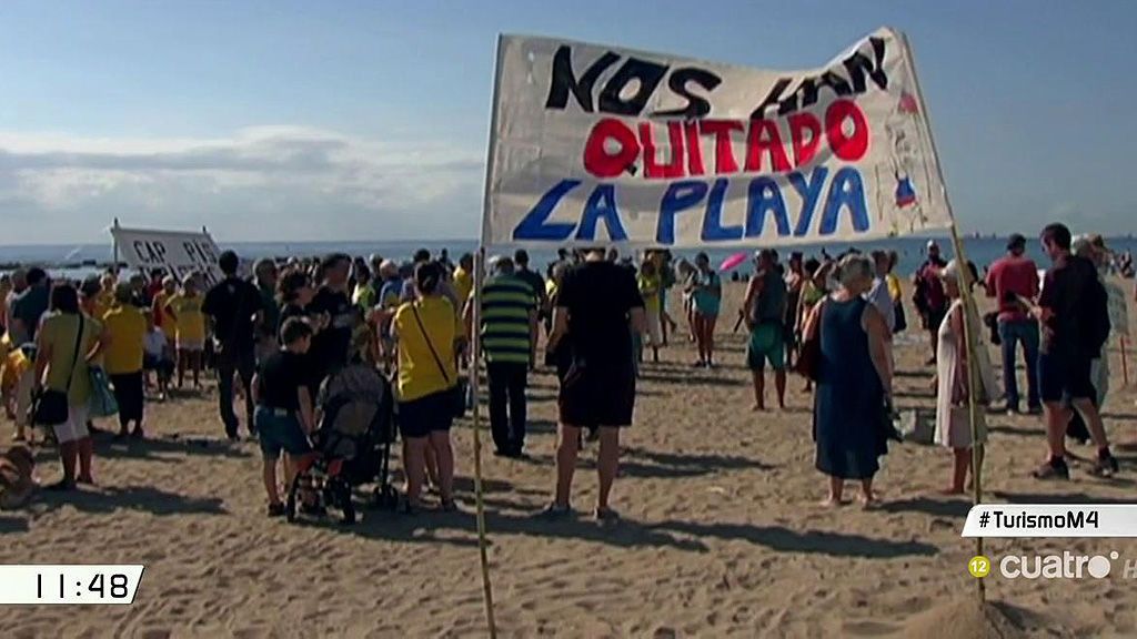 Los vecinos de la Barceloneta alzan la voz contra el turismo 'de borrachera'