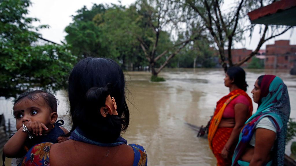 Las inundaciones mantienen bloqueados en Nepal a 69 turistas españoles