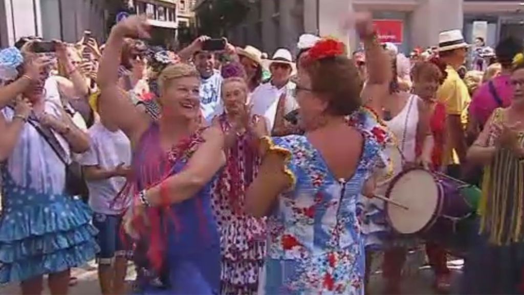 Pólvora, deportes de riesgo y mucho baile en las fiestas de los pueblos de España