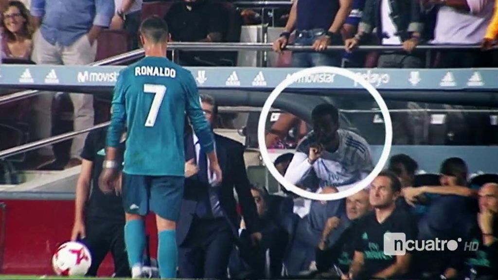 El gesto de Nacho a Cristiano para que se calmase tras ser expulsado en el Camp Nou