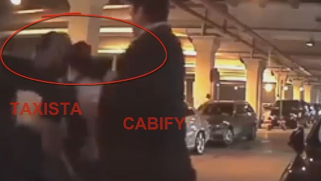 Polémica entre taxistas y VTC´s por un vídeo de una agresión a un directivo de Cabify