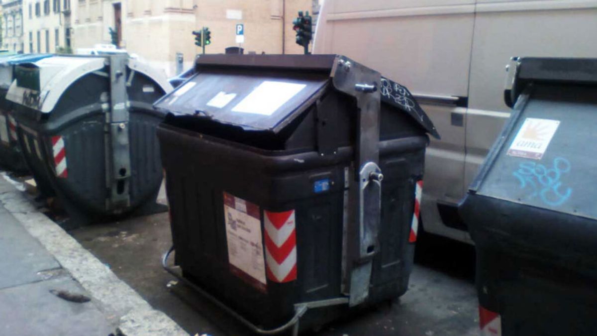 Hallan las piernas cortadas de una mujer en un contenedor de basura en Roma