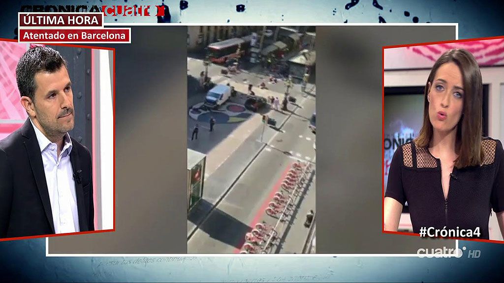 Un coche atropella a tres agentes tras saltarse un control de seguridad en Barcelona