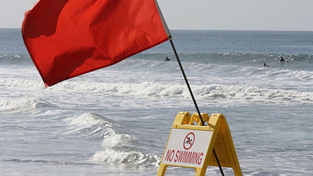 La cosa se pone fea: cómo salir de una corriente de resaca en la playa