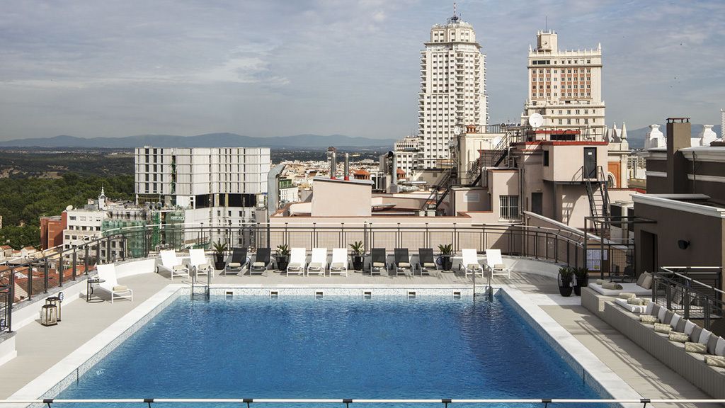 ¿Agosto y en la ciudad? Vete de oasis piscinero por las azoteas de Madrid por 50 euros o menos