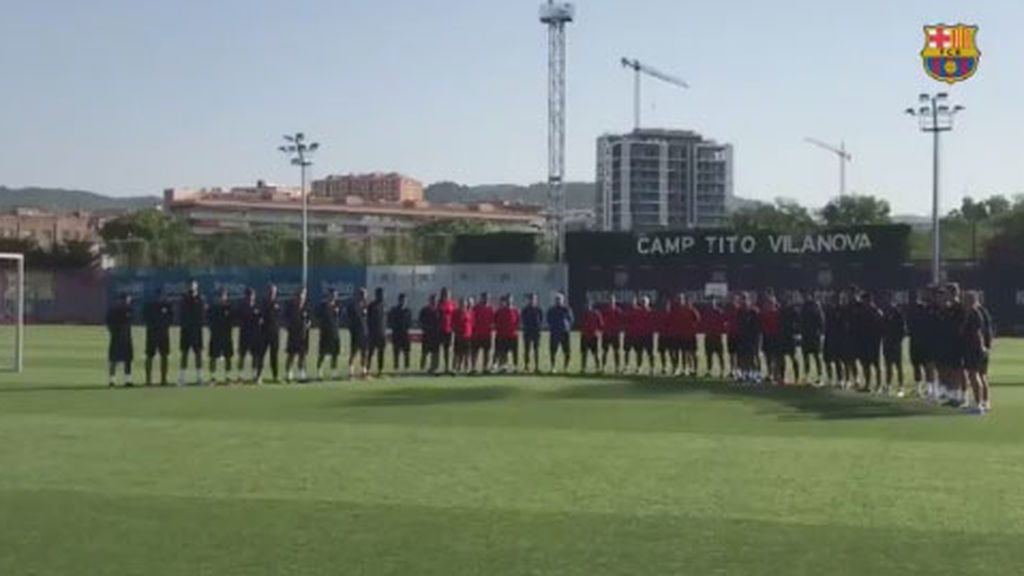 El Barça dedica un emotivo minuto de silencio en honor a las víctimas del atentado de Las Ramblas