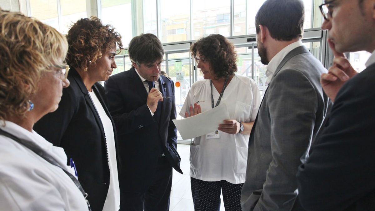La ministra de Sanidad y Puigdemont visitan heridos en el Hospital de Sant Pau y el del Mar