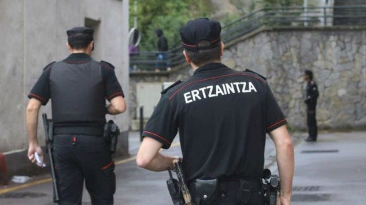 Buscan a un hombre que realizó un disparo en su vivienda ante su mujer y su hijo en Bilbao
