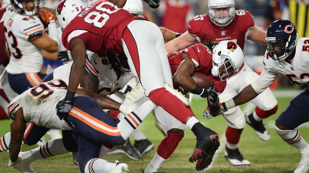 Los Arizona Cardinals se enfrentan en la Universidad de Phoenix contra los Chicago Bears en un partido de fútbol americano