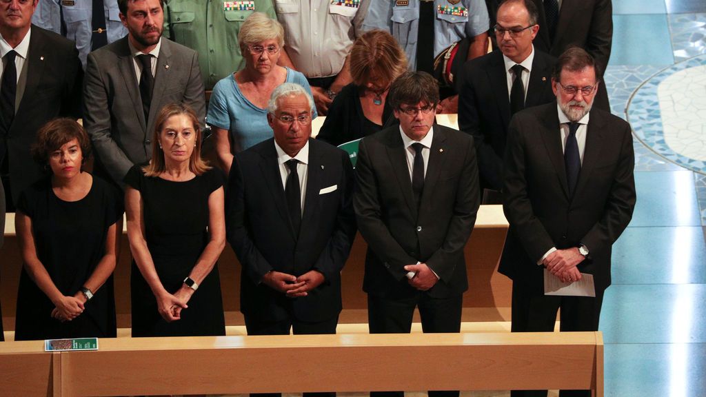La misa en honor a las víctimas del atentado reúne a políticos de toda España