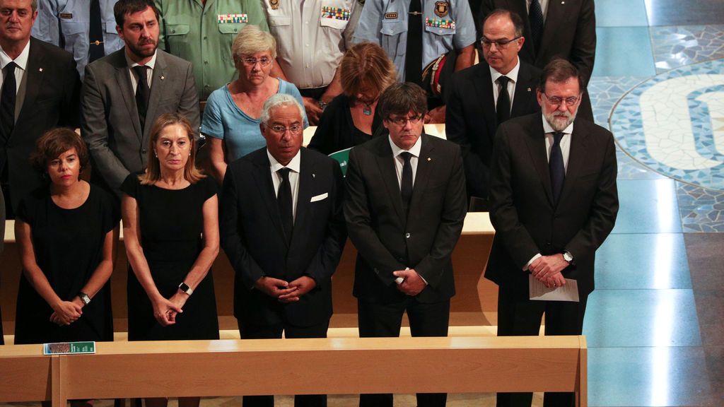 Políticos de toda España acuden a la misa en honor de las víctimas