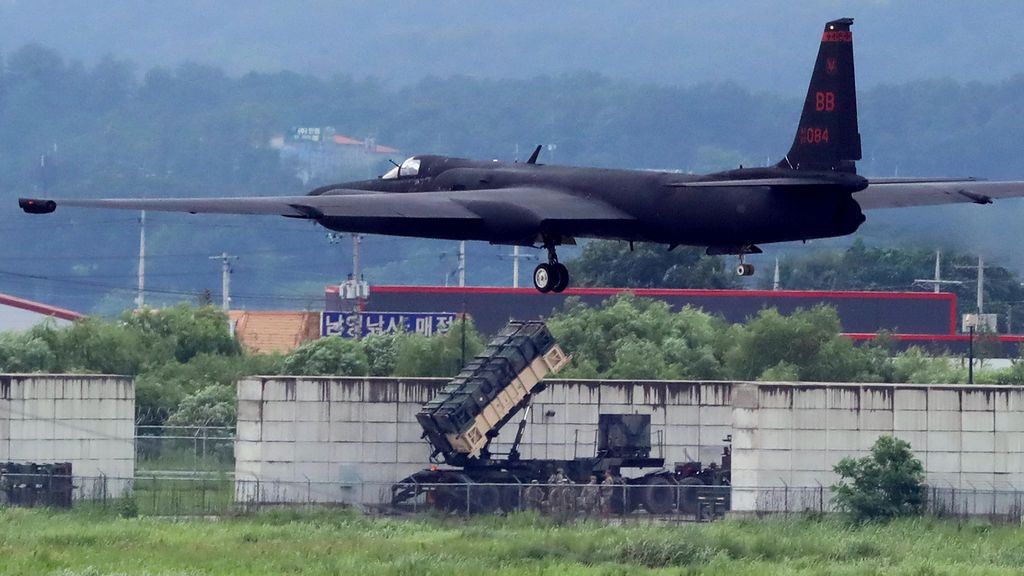 Un avión de las fuerzas armadas de américa realiza maniobras en Corea del Sur