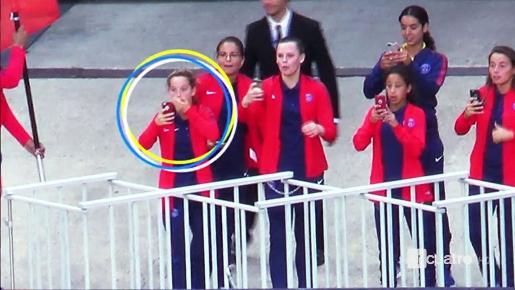 Así alucinó el equipo femenino del PSG con el saludo de Neymar