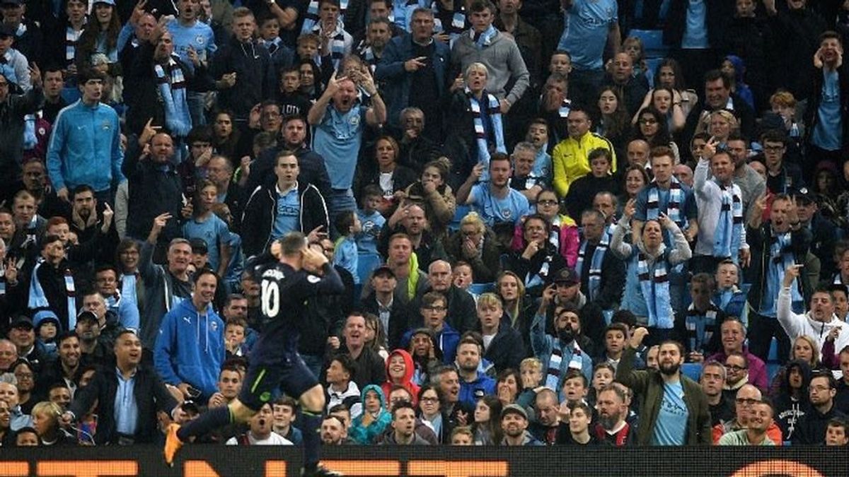 Cuatro años más tarde, los goles de Rooney desquician a los mismos aficionados