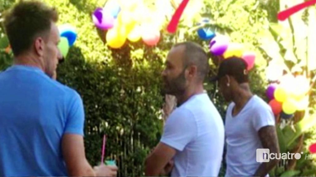 ¡Pillados! Iniesta y Puyol estuvieron en la fiesta de Neymar pero no salieron en la foto