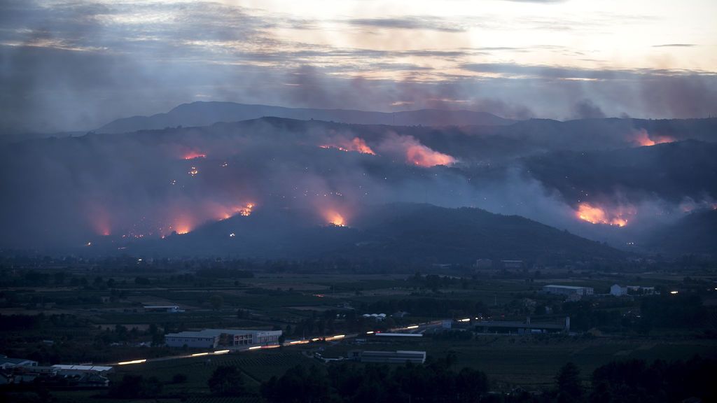 Un incendio asola Verín y deja sin luz a más de 10.000 vecinos