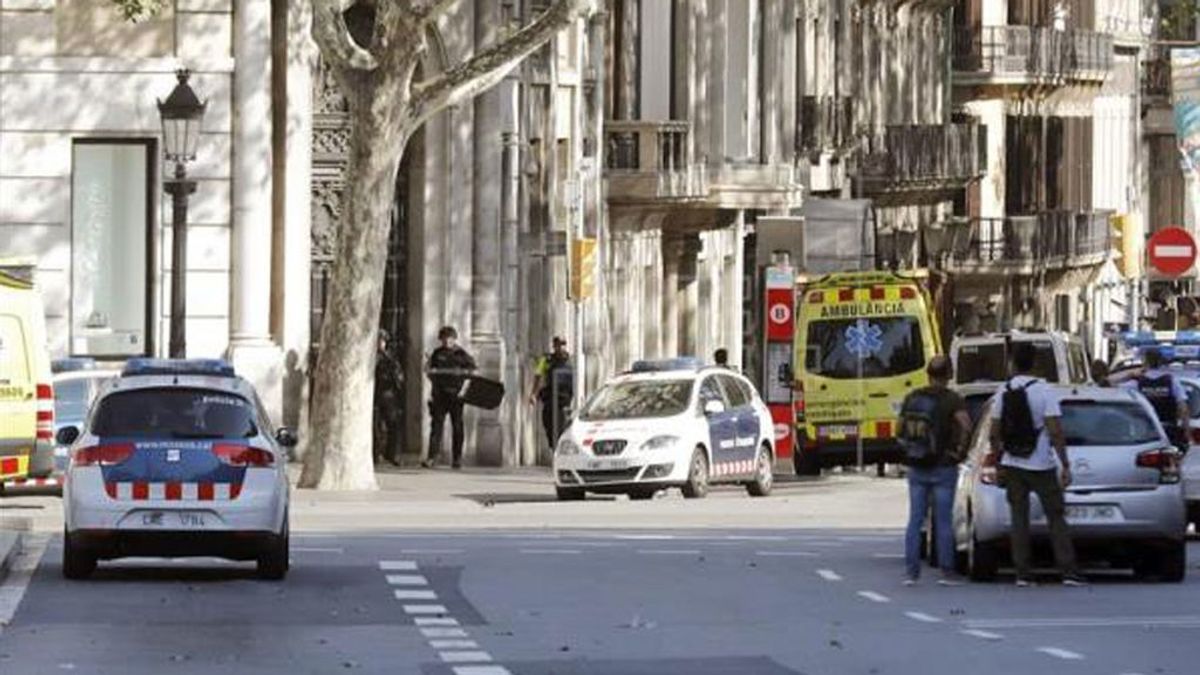 Barcelona instalará obstáculos y estudiará peatonalizar vías concurridas