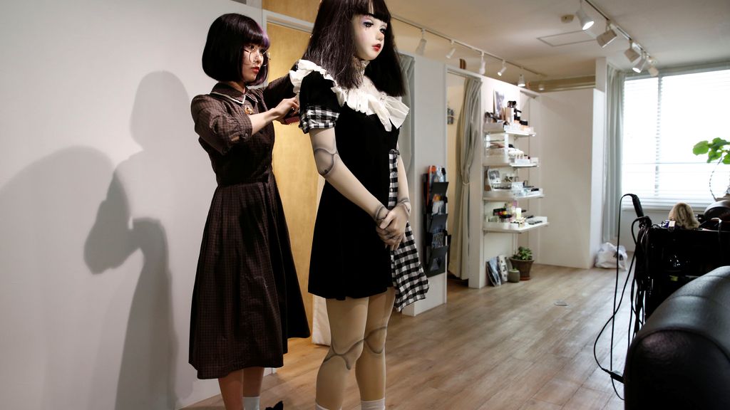 Esta 'muñeca viviente' es la nueva sensación de la moda japonesa